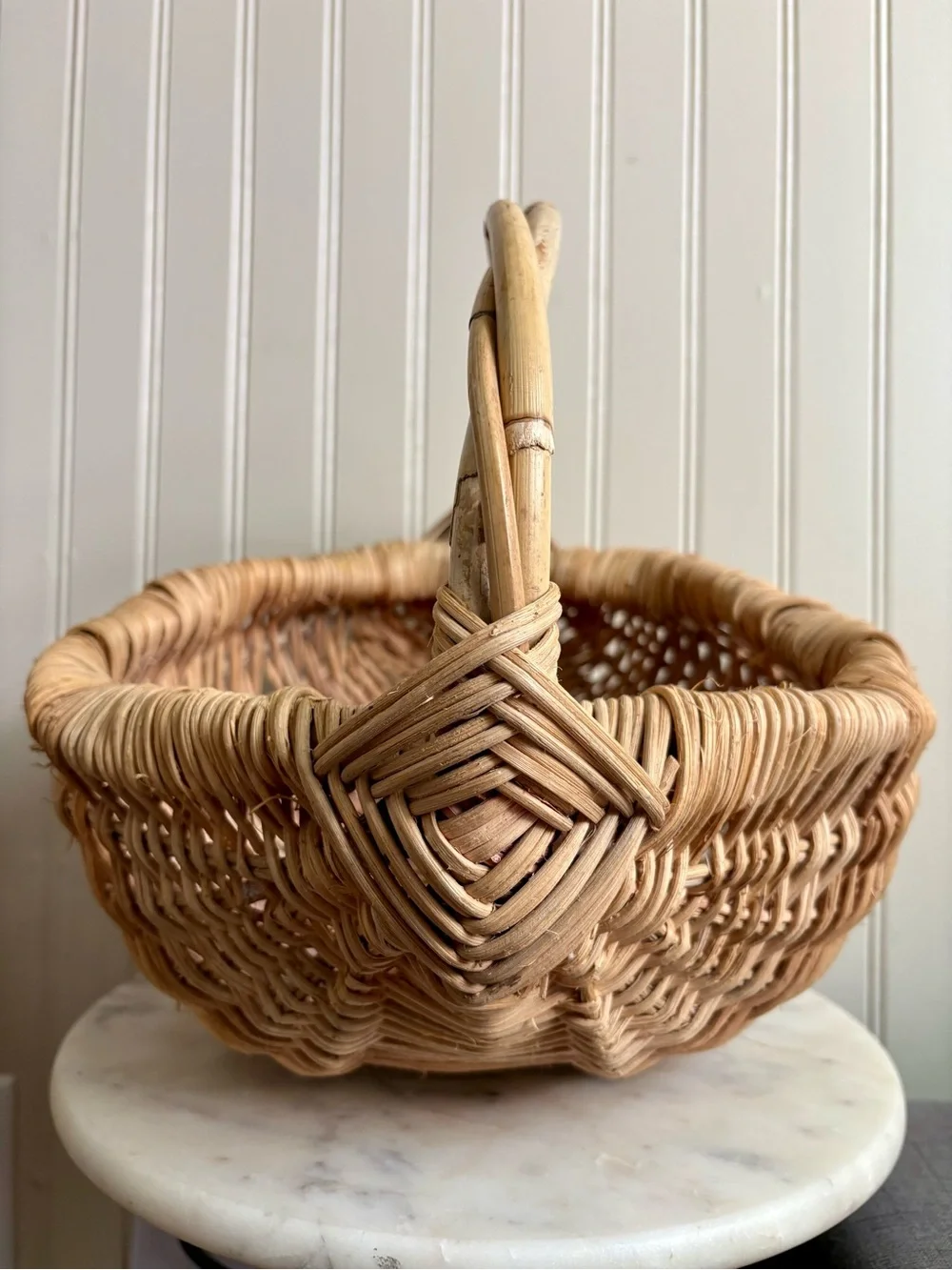 Vintage Handmade Woven Buttocks Basket Medium Beige/Tan VTG Eclectic Boho Beach